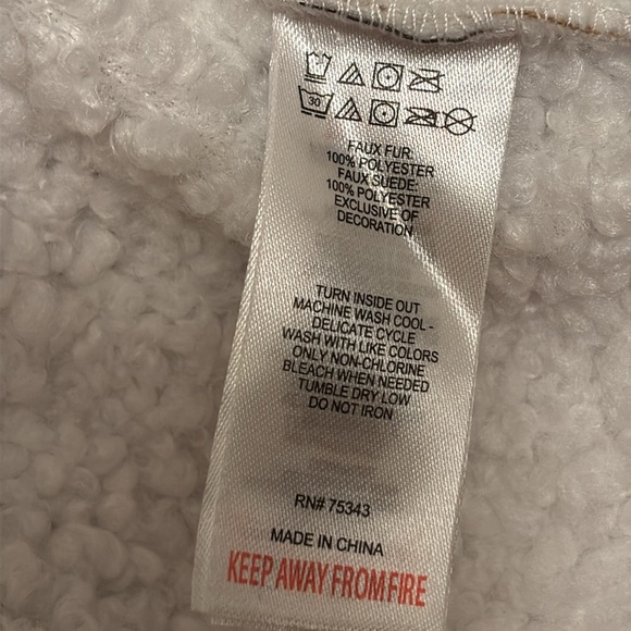 Tahari Tan and White Fleece Vest - Picture 4 of 5